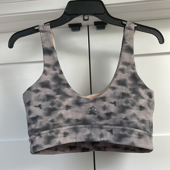 Varley Let’s Go Elsie sports bra. Concert leaf pattern. Size large - Picture 3 of 4